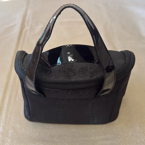 Caboodle’s travel bag. - Picture 6 of 8